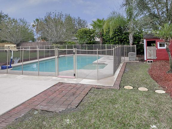 5th image of 4403 Pebble Brook Dr