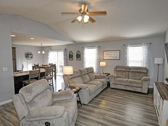 3rd image of 5132 Hidden Lake Dr
