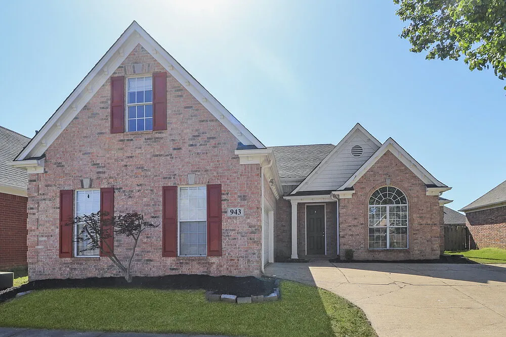 3 bed, 2.0 bath, 1791 sqft, $2,030 — Photo 1