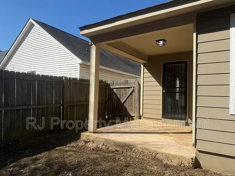 4817 Royal Run Dr — Photo 25
