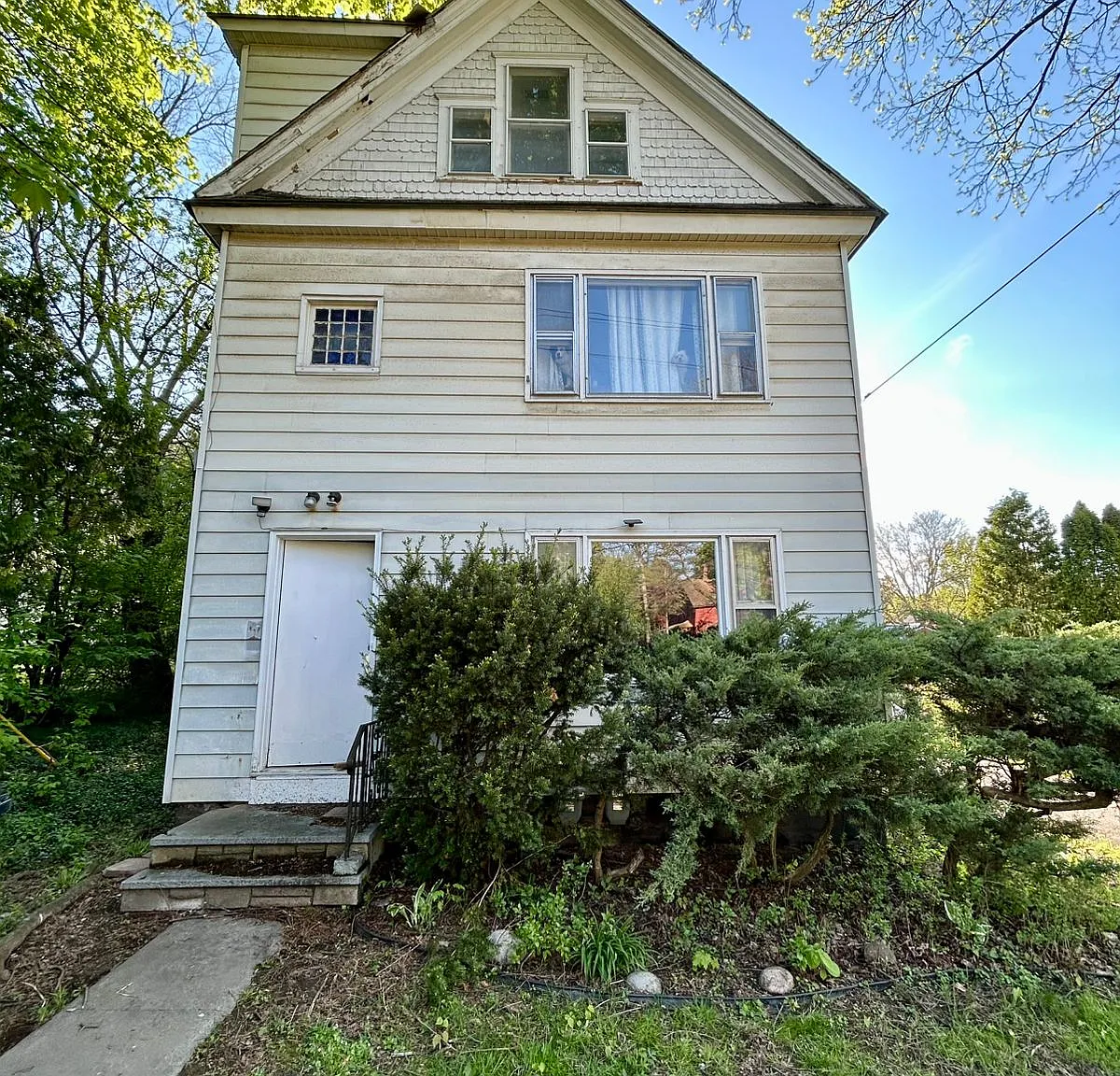 2 bed, 875 sqft, $995 — Photo 1
