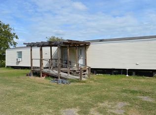 1431 Slaughter House Rd, Flatonia, TX 78941