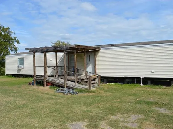 1431 Slaughter House Rd, Flatonia, TX 78941