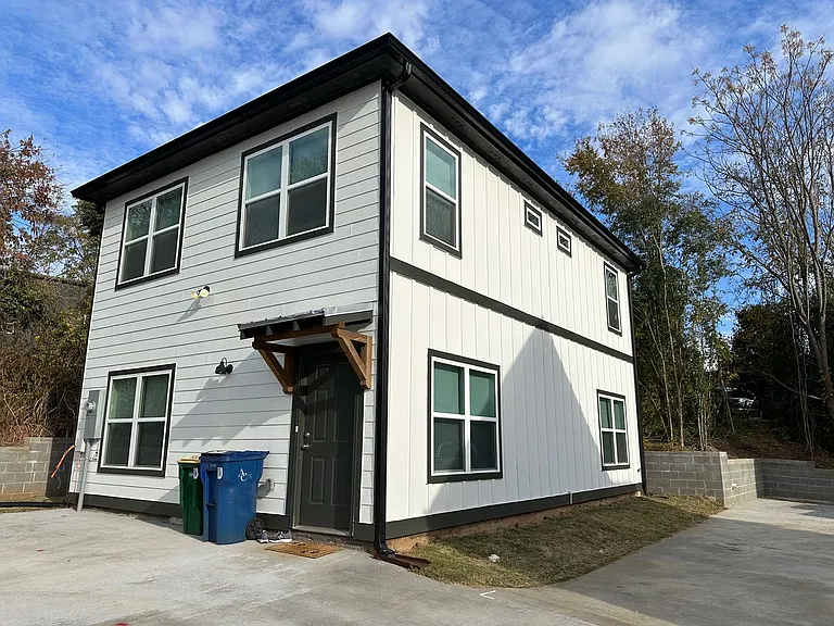 954 Martin Luther King Pkwy — Photo 2