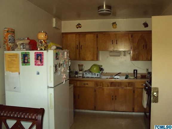 4th image of 15625 Avenue 332