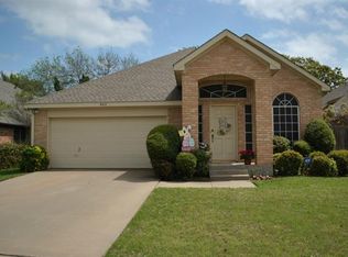 902 Olde Towne Dr, Irving, TX 75061