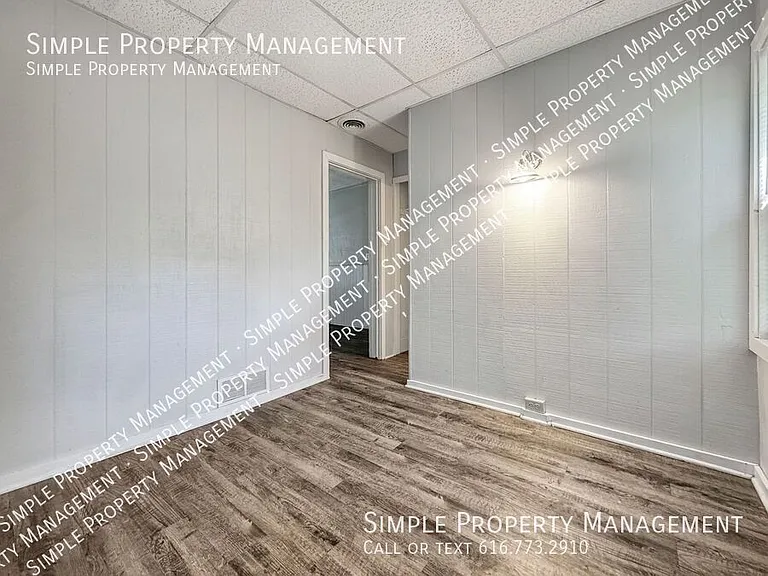 242 Page St NE #2 — Photo 5