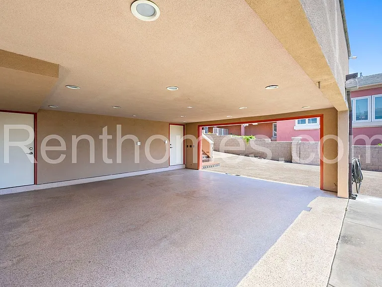 2940 Columbia St — Photo 72