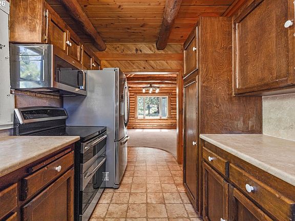 5th image of 3262 Lake Forest Rd