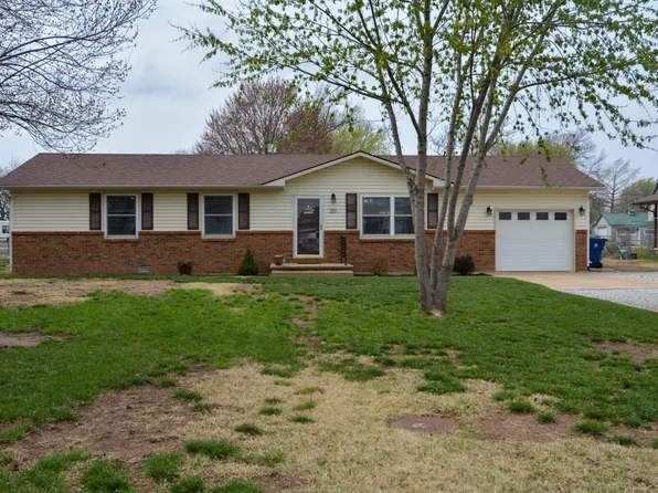 251 N Pratt St, Mount Hope, KS 67108