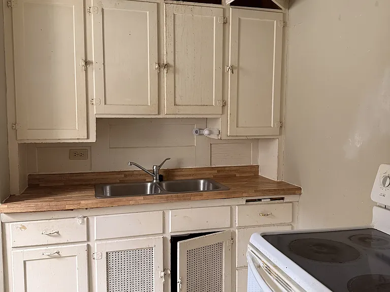 Old Kitchen- will be getting remodeled