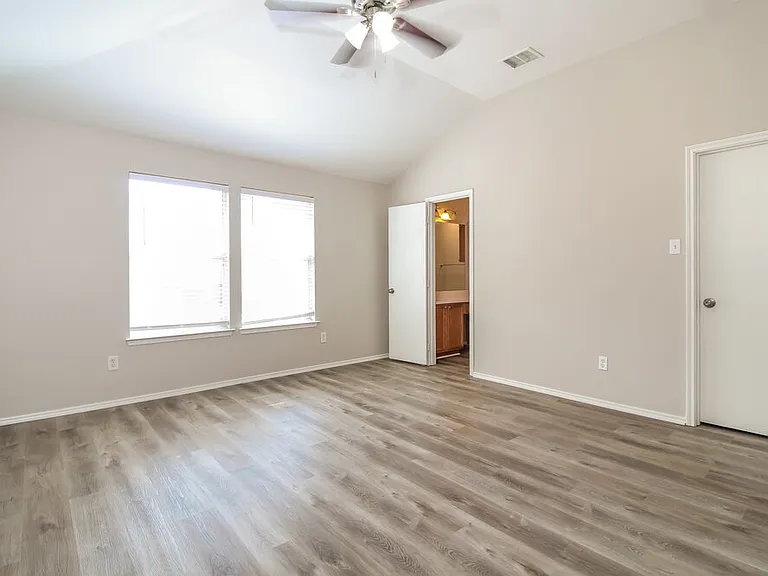 9104 Chisholm Trl — Photo 12