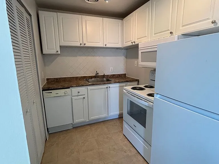 Georgetown Commons — Photo 12