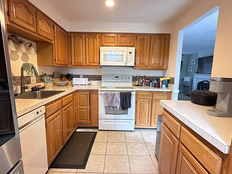 12154 Preston Dr — Photo 10