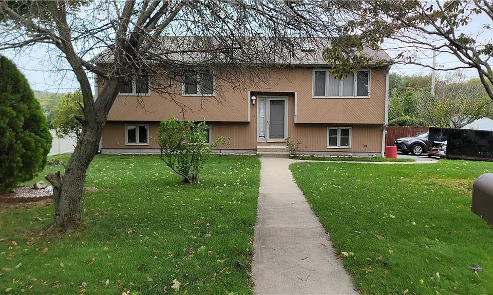 1st image of 1 Pembroke Dr