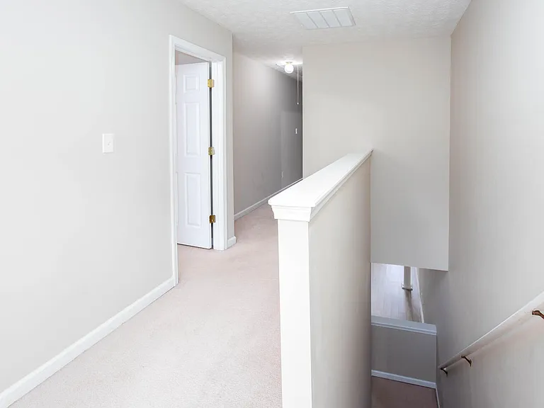 2946 Greyhawk Ln — Photo 14