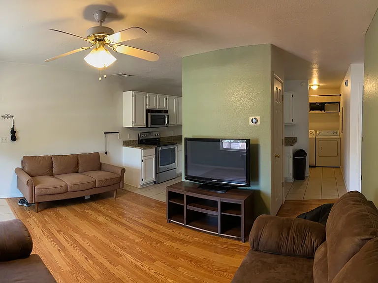 1425 W Sligo St #16 — Photo 2