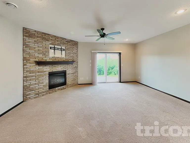1341 Meadow Ln — Photo 3
