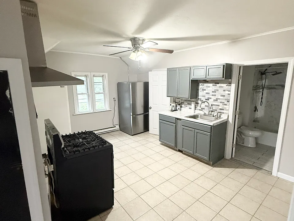 94 Cumerford St #2