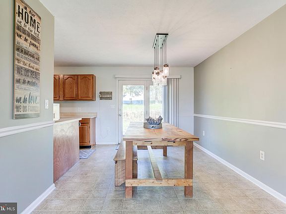 3rd image of 50 Appletree Ln