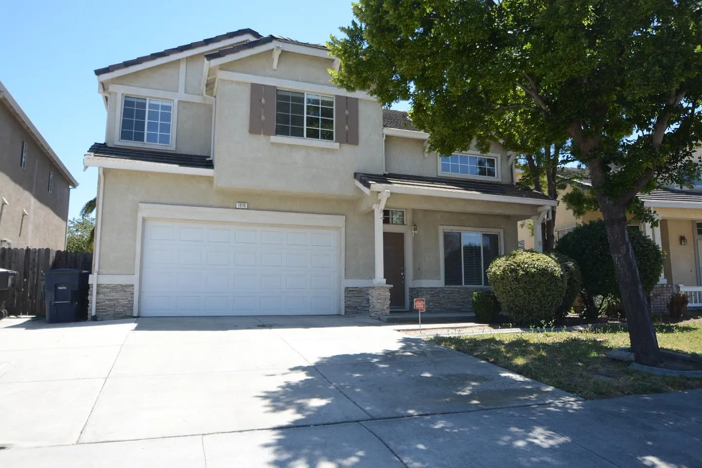 1816 Maplegrove Ln photo 1