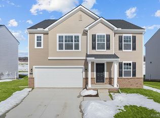 635 Countryside Dr, Chelsea, MI