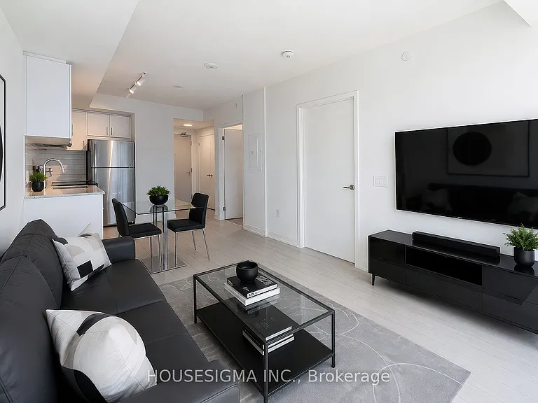 4010 Eglinton Ave W #1105 — Photo 3
