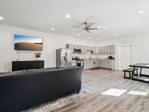 4th image of 1490 Aspen Dr #1420-4