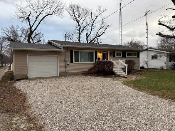 910 E Clark St, Litchfield, IL 62056