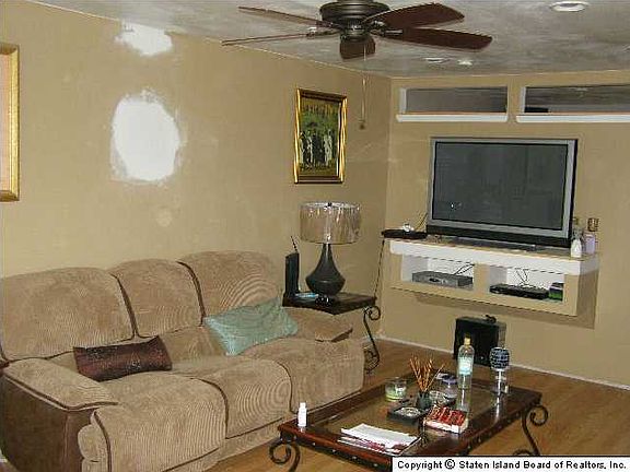 3rd image of 156 Benziger Ave