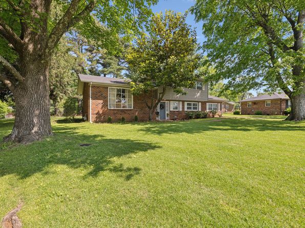 906 Temple Ct, Murfreesboro, TN 37130