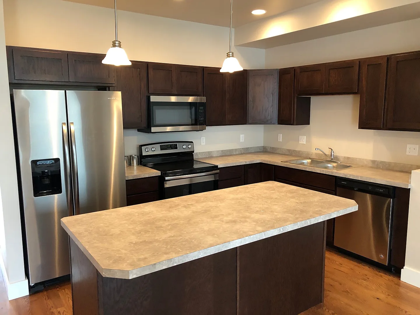 3360 Davis Lane — Photo 3