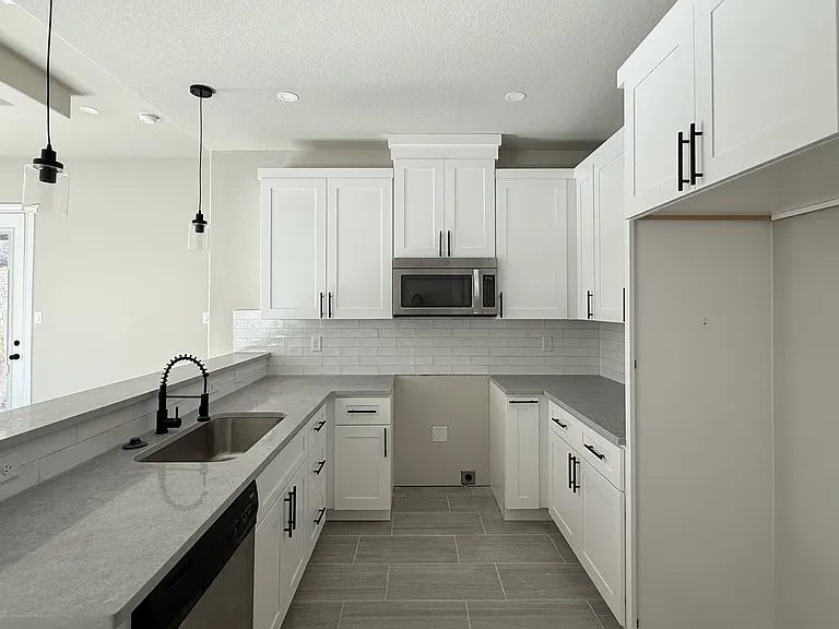411 Moselle Ave — Photo 12