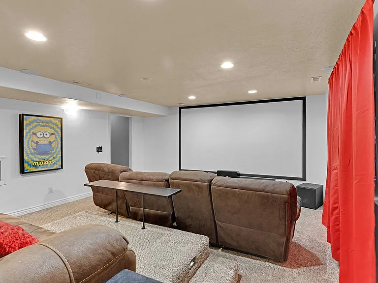 2093 E View Dr — Photo 2