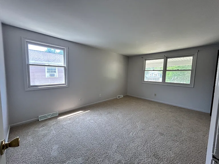 205 Berehaven Dr — Photo 8