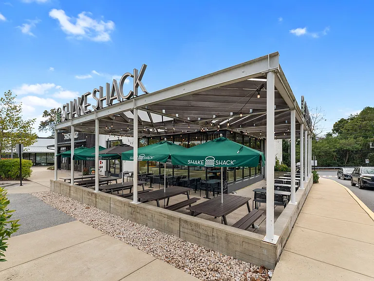 Shake Shack restaurant in Cabin John Shopping Mall, 10 minutes away