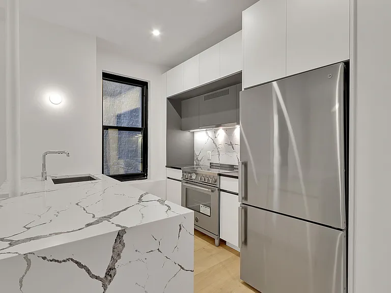 145 Henry St #6E — Photo 8