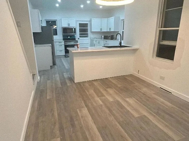291 N Galen Hall Rd — Photo 3