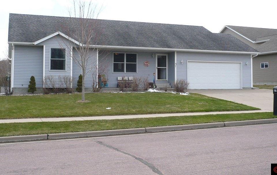 1st image of 37 Cedar Dr