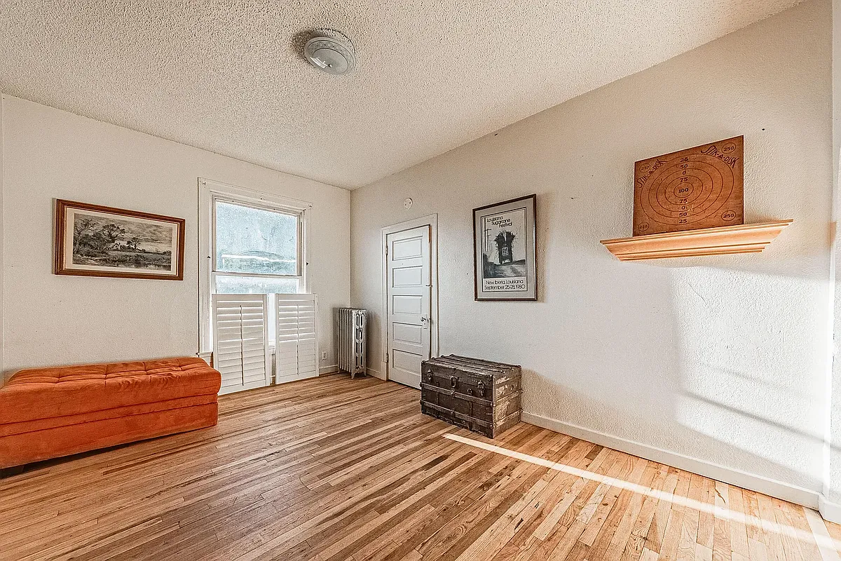 Building Photo - 417 W 3rd St #1