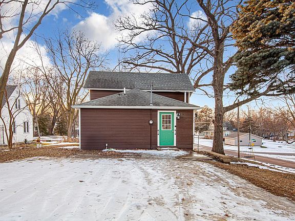 3rd image of 325 River St