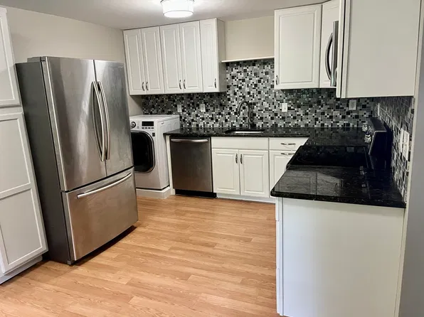 1600 Skyline Dr Unit 6, Lowell, MA 01854