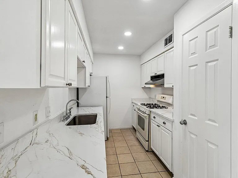 5809 Coventry Ln — Photo 4