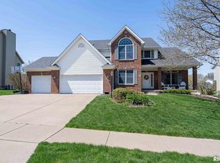 5012 Mayfield Dr, Bettendorf, IA 52722