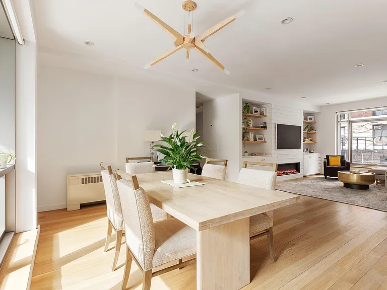 132 E 30th St #2 — Photo 3