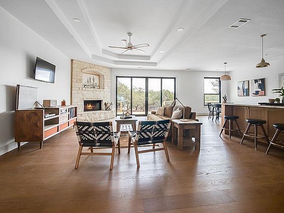 4th image of 1035 Westland Ridge Rd