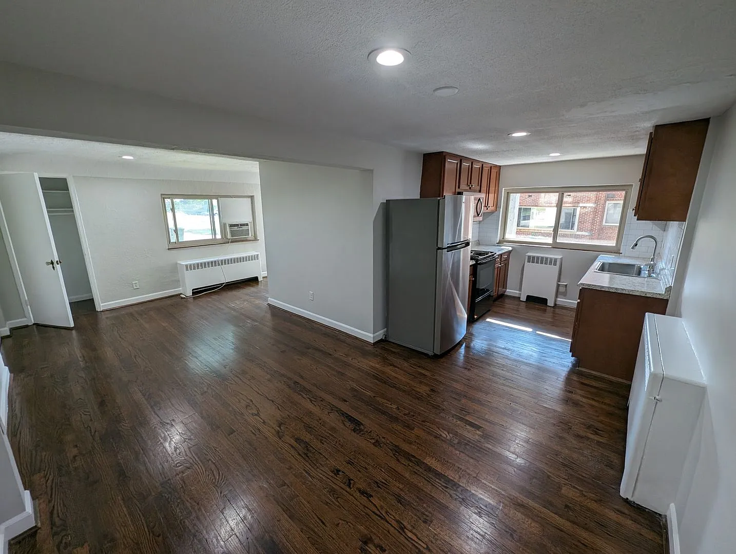 1613 Asmann Ave — Photo 2