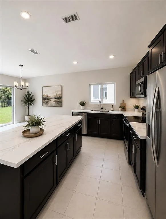 4 bed, 2.0 bath, 1707 sqft, $2,295 — Photo 3