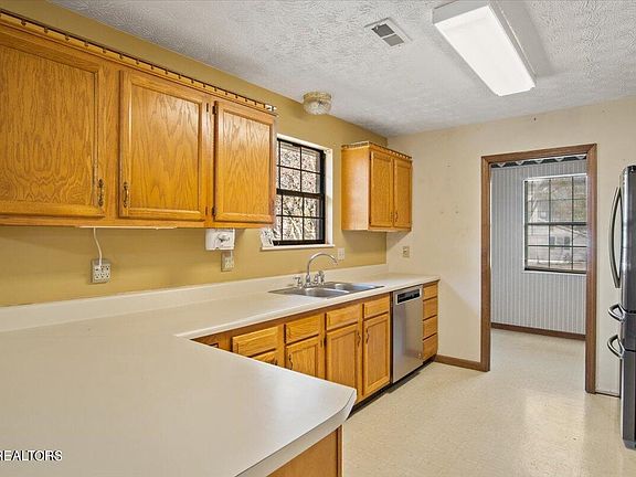 3rd image of 4505 Hooks Ln