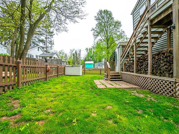 3rd image of 1721 Woodland Blf